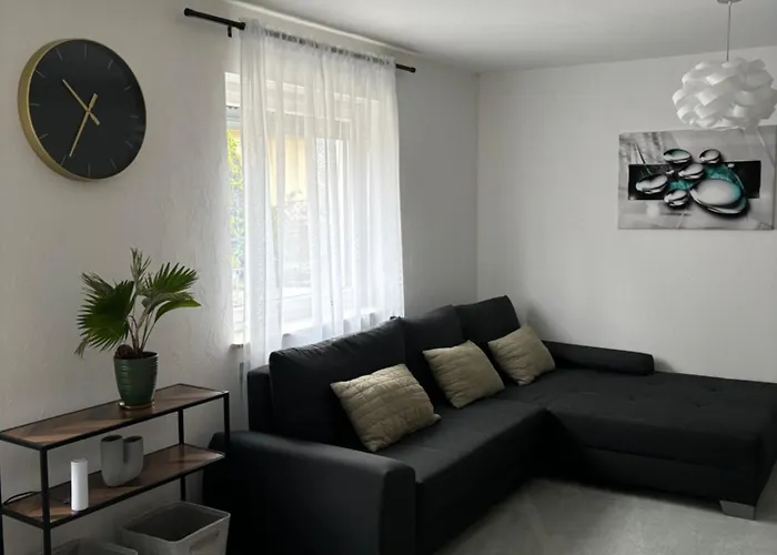 Deluxe Ella アパート