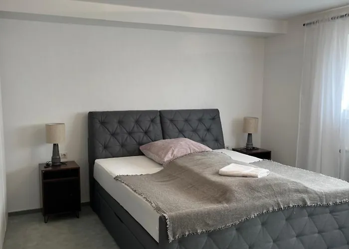 Deluxe Ella アパート *